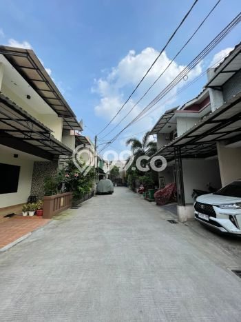 Dijual Rumah 4 Kamar Lokasi Ideal Bagus dan Strategis di Pasar Rebo Dijual Rumah 4 Kamar Lokasi Ideal Bagus dan Strategis di Pasar Rebo