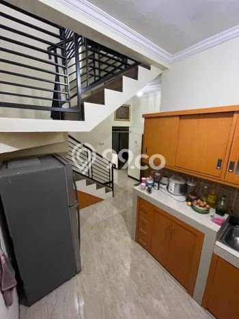 Dijual Rumah 4 Kamar Lokasi Ideal Bagus dan Strategis di Pasar Rebo Dijual Rumah 4 Kamar Lokasi Ideal Bagus dan Strategis di Pasar Rebo