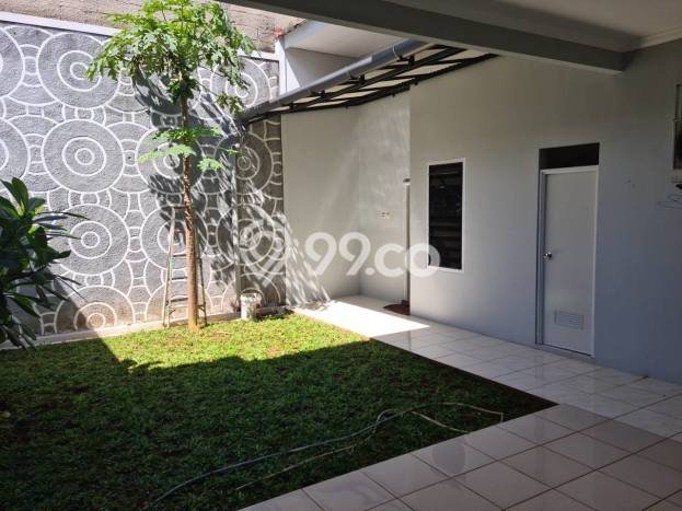 Rumah Sederhana Dijual di Duren Sawit 4 Kamar dengan LT 208m2 Rumah Sederhana Dijual di Duren Sawit 4 Kamar dengan LT 208m2