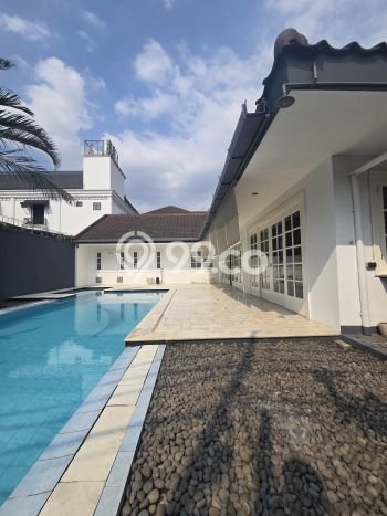 Hunian Ideal dengan LT 600m2 & LB 450m2 Dikontrakkan di Kemang Hunian Ideal dengan LT 600m2 & LB 450m2 Dikontrakkan di Kemang
