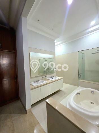 Rumah sewa siap huni 4 Kamar Tidur di Kemang, Jakarta Selatan Rumah sewa siap huni 4 Kamar Tidur di Kemang, Jakarta Selatan