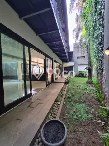 Hunian Minimalis Untuk Disewakan di Kemang Jakarta Selatan 4 KT & 4 KM Hunian Minimalis Untuk Disewakan di Kemang Jakarta Selatan 4 KT & 4 KM