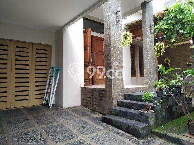 Rumah 4 Kamar Siap Huni Dikontrakkan di Kebayoran Baru Harga Kompetitif Rumah 4 Kamar Siap Huni Dikontrakkan di Kebayoran Baru Harga Kompetitif