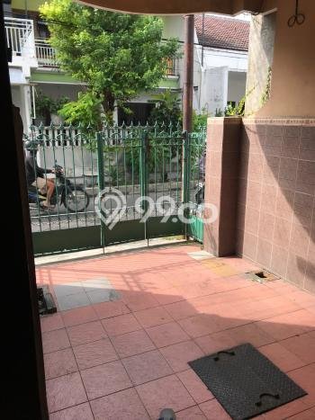 Rumah Strategis Minimalis Lb 180m2 di Dukuh Pakis, Surabaya Rumah Strategis Minimalis Lb 180m2 di Dukuh Pakis, Surabaya