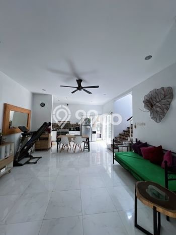 Dijual Rumah Strategis Bagus Punya 2 KT di Wiyung Surabaya SHM Dijual Rumah Strategis Bagus Punya 2 KT di Wiyung Surabaya SHM