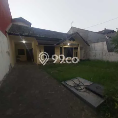 Rumah Mewah LB 200m2 Siap Huni Desain Elegan di Ketintang, Surabaya Rumah Mewah LB 200m2 Siap Huni Desain Elegan di Ketintang, Surabaya