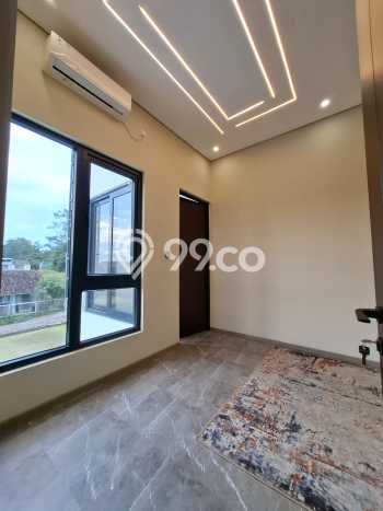 Rumah Mewah LB 175m2 Siap Huni Desain Elegan di Caturtunggal, Yogyakarta Rumah Mewah LB 175m2 Siap Huni Desain Elegan di Caturtunggal, Yogyakarta