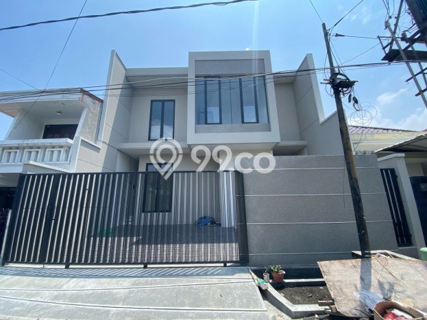 Rumah Elit LB 240m2 Siap Huni Desain Elegan di Manyar, Surabaya Rumah Elit LB 240m2 Siap Huni Desain Elegan di Manyar, Surabaya