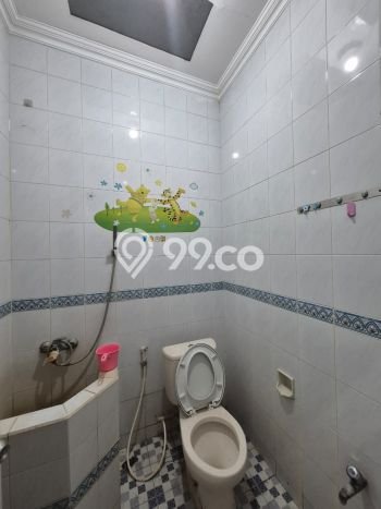 Rumah Elit Modern Tanpa Renovasi di Dharma Husada Surabaya Rumah Elit Modern Tanpa Renovasi di Dharma Husada Surabaya