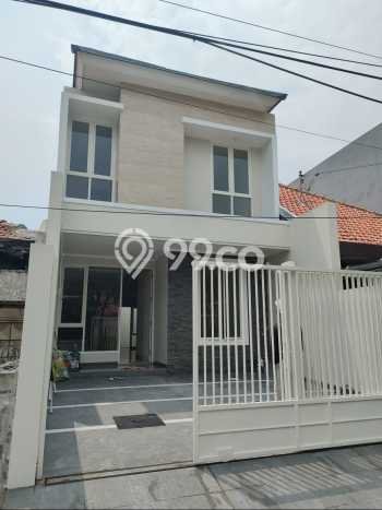 Rumah Mewah LB 215m2 Siap Huni Desain Elegan di Manyar, Surabaya Rumah Mewah LB 215m2 Siap Huni Desain Elegan di Manyar, Surabaya