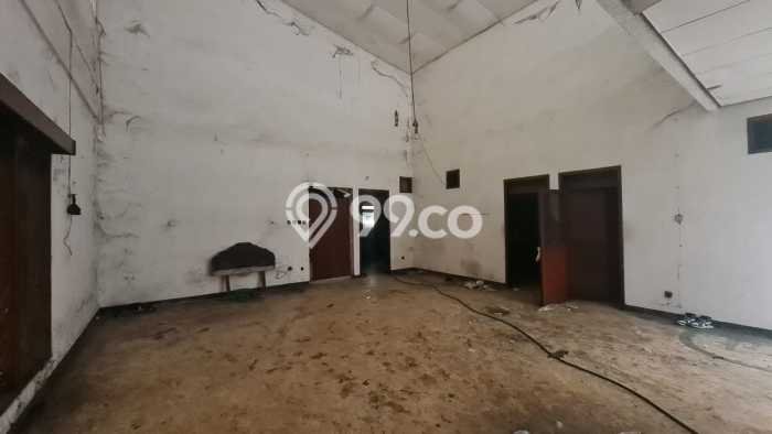 JUAL CEPAT! Rumah Ready Stock Area Strategis Manyar, LT 435m2m² Bangunan 320m2m² JUAL CEPAT! Rumah Ready Stock Area Strategis Manyar, LT 435m2m² Bangunan 320m2m²