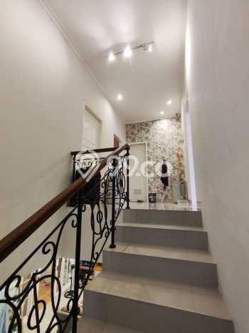 Rumah Mewah LB 200m2 Siap Huni Desain Elegan di Gading Serpong, Tangerang Rumah Mewah LB 200m2 Siap Huni Desain Elegan di Gading Serpong, Tangerang