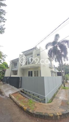 Rumah Mewah LB 154m2 Siap Pakai Desain Elegan di Villa Melati Mas, Tangerang Selatan Rumah Mewah LB 154m2 Siap Pakai Desain Elegan di Villa Melati Mas, Tangerang Selatan