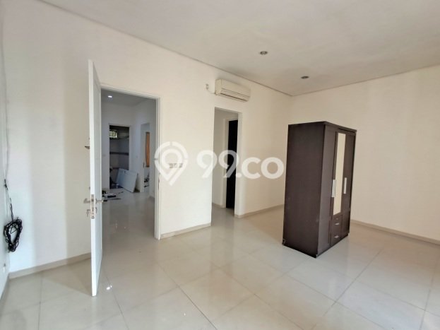 Rumah Luas Asri 4 KT Siap Pakai di Lippo Karawaci Tangerang Rumah Luas Asri 4 KT Siap Pakai di Lippo Karawaci Tangerang