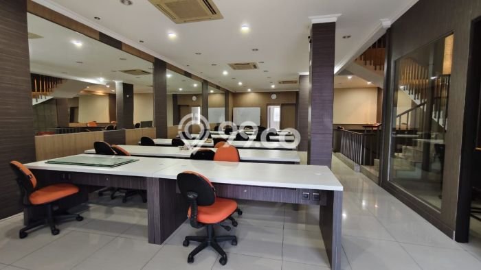 Rumah Elit LB 720m2 Siap Pakai Desain Elegan di Bandung Kota, Bandung Rumah Elit LB 720m2 Siap Pakai Desain Elegan di Bandung Kota, Bandung
