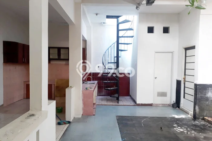 Rumah Disewakan Jakarta Timur LT 266m2 LB 180m2 Kawasan Cijantung Rumah Disewakan Jakarta Timur LT 266m2 LB 180m2 Kawasan Cijantung