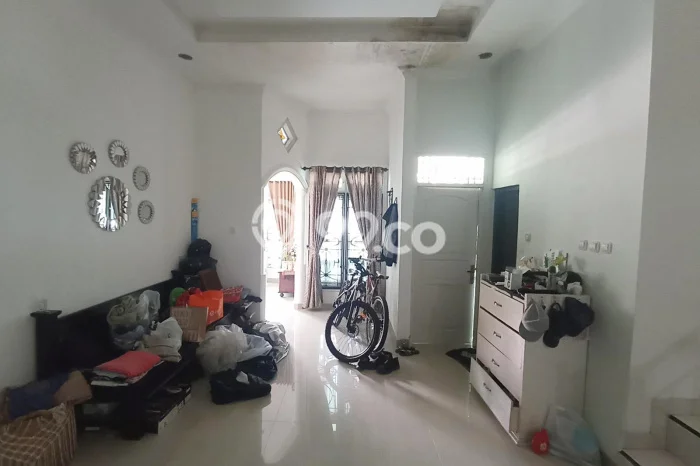 Disewakan! Rumah 4 Kamar Tidur &
3 Kamar Mandi di Kalisari, Jakarta Timur Disewakan! Rumah 4 Kamar Tidur &
3 Kamar Mandi di Kalisari, Jakarta Timur