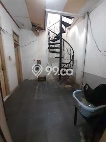 Jual Rumah Luas Elegan Dengan View Eksklusif di Pondok Kelapa, Jakarta Timur Jual Rumah Luas Elegan Dengan View Eksklusif di Pondok Kelapa, Jakarta Timur