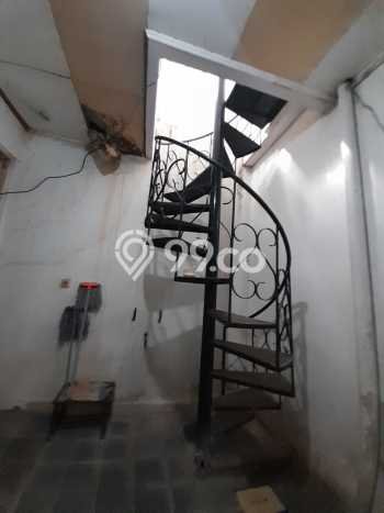Jual Rumah Luas Elegan Dengan View Eksklusif di Pondok Kelapa, Jakarta Timur Jual Rumah Luas Elegan Dengan View Eksklusif di Pondok Kelapa, Jakarta Timur