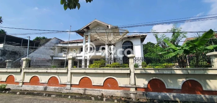 For Sale! Luxury House LT 2137m2 Desain Elegan di Darmo Permai For Sale! Luxury House LT 2137m2 Desain Elegan di Darmo Permai
