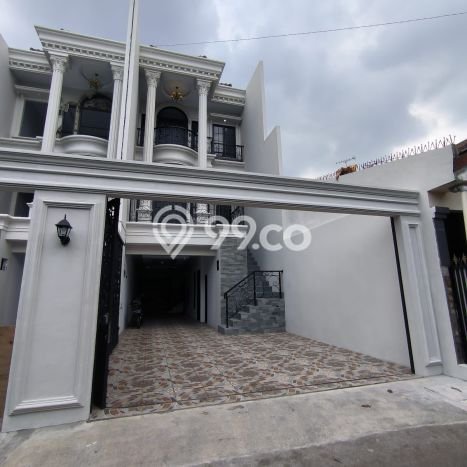 Kesempatan Langka Memiliki Rumah LT 220m² / LB 110m² di Pusat Kota Jati Padang, Jakarta Selatan Kesempatan Langka Memiliki Rumah LT 220m² / LB 110m² di Pusat Kota Jati Padang, Jakarta Selatan