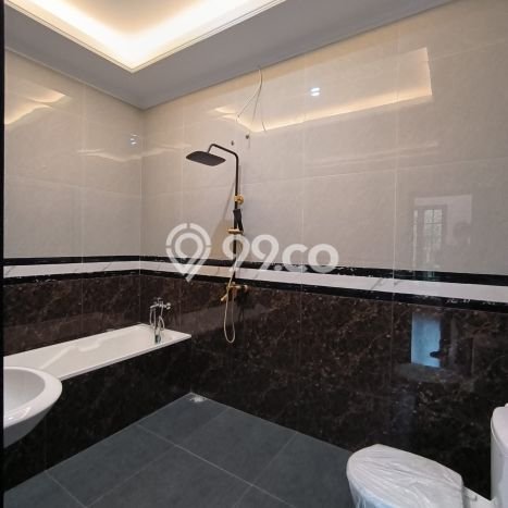 Kesempatan Langka Memiliki Rumah LT 220m² / LB 110m² di Pusat Kota Jati Padang, Jakarta Selatan Kesempatan Langka Memiliki Rumah LT 220m² / LB 110m² di Pusat Kota Jati Padang, Jakarta Selatan