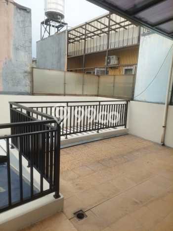 Rumah Modern 4 KT di Kota Wisata Jakarta Timur Rumah Modern 4 KT di Kota Wisata Jakarta Timur