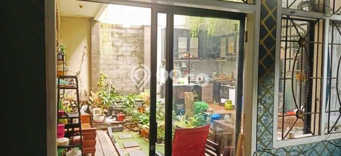 Ready to Use! Luxury House LT 260m2 Desain Elegan di Meruya Ready to Use! Luxury House LT 260m2 Desain Elegan di Meruya