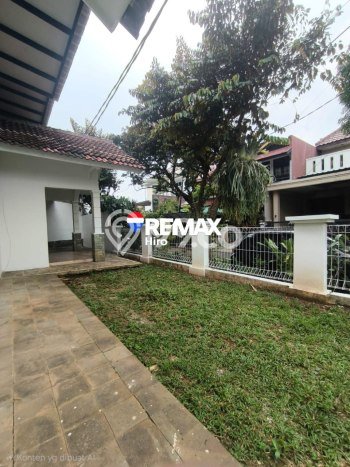 Ready to Use! Luxury House LT 310m2 Desain Elegan di Kemang Pratama Ready to Use! Luxury House LT 310m2 Desain Elegan di Kemang Pratama