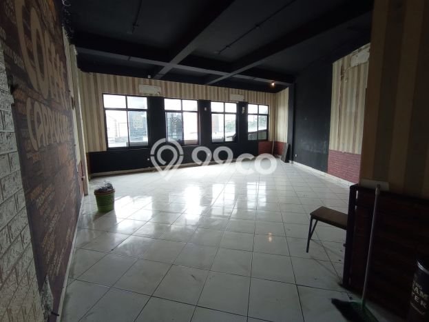 Ruko Disewa di Bekasi dengan LB 158m2 Area Komersial Ramai Ruko Disewa di Bekasi dengan LB 158m2 Area Komersial Ramai