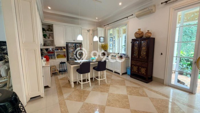 Ready to Use! Luxury House LT 510m2 Desain Modern di Cipete Ready to Use! Luxury House LT 510m2 Desain Modern di Cipete
