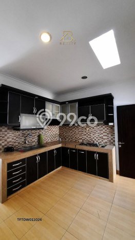 KESEMPATAN TERBAIK! Rumah di , 5 KT, Siap Huni, LT 500m2m² LB 300m2m² KESEMPATAN TERBAIK! Rumah di , 5 KT, Siap Huni, LT 500m2m² LB 300m2m²