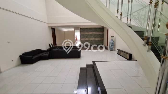 Rumah Sewa Bandung LT 643m2 LB 400m2 Area Setiabudi Rumah Sewa Bandung LT 643m2 LB 400m2 Area Setiabudi