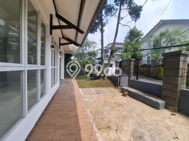 Rumah Elit Modern Tanpa Renovasi di Setiabudi Bandung Rumah Elit Modern Tanpa Renovasi di Setiabudi Bandung