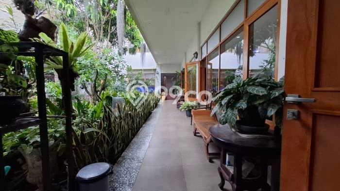 Hunian Elit LB 800m2 Siap Huni Desain Elegan di Cihanjuang, Bandung Hunian Elit LB 800m2 Siap Huni Desain Elegan di Cihanjuang, Bandung