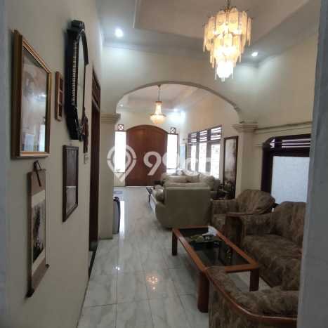 Hunian Elit LB 245m2 Siap Pakai Desain Elegan di Klender, Jakarta Timur Hunian Elit LB 245m2 Siap Pakai Desain Elegan di Klender, Jakarta Timur