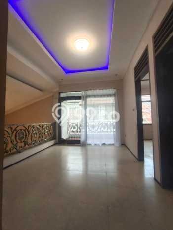 Disewakan! Rumah 4 Kamar Tidur &
3 Kamar Mandi di Kayu Putih, Jakarta Timur Disewakan! Rumah 4 Kamar Tidur &
3 Kamar Mandi di Kayu Putih, Jakarta Timur