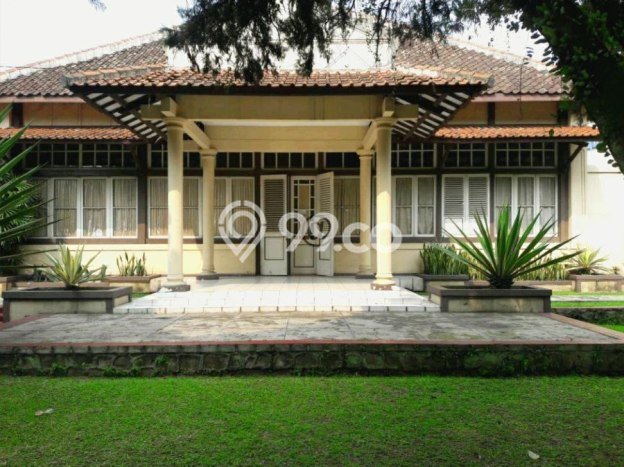 Rumah LT 2100m2m² Semi Furnished di Lokasi Prestisius , Bandung Rumah LT 2100m2m² Semi Furnished di Lokasi Prestisius , Bandung