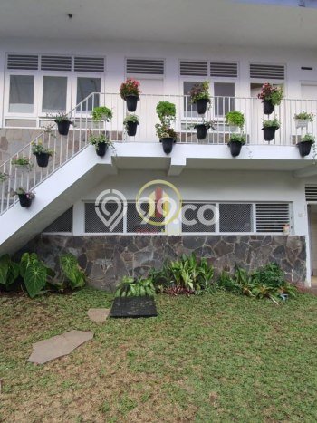 Rumah Elit Modern Tanpa Renovasi di Supratman Bandung Rumah Elit Modern Tanpa Renovasi di Supratman Bandung