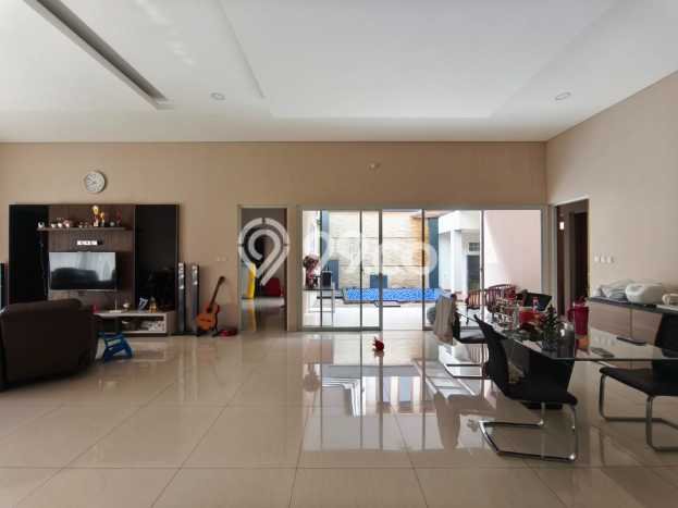 Rumah Elit Modern Tanpa Renovasi di Moch Toha Bandung Rumah Elit Modern Tanpa Renovasi di Moch Toha Bandung