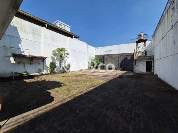 LOKASI BISNIS! Ruko For Rent di Bandung Kota, Luas 621m², Area Strategis LOKASI BISNIS! Ruko For Rent di Bandung Kota, Luas 621m², Area Strategis
