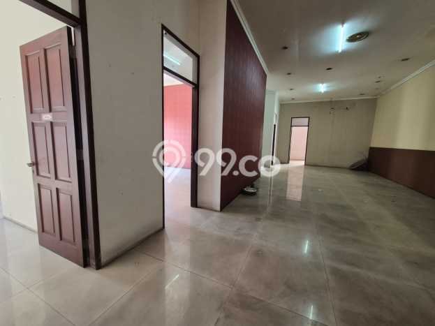 LOKASI BISNIS! Ruko For Rent di Bandung Kota, Luas 621m², Area Strategis LOKASI BISNIS! Ruko For Rent di Bandung Kota, Luas 621m², Area Strategis