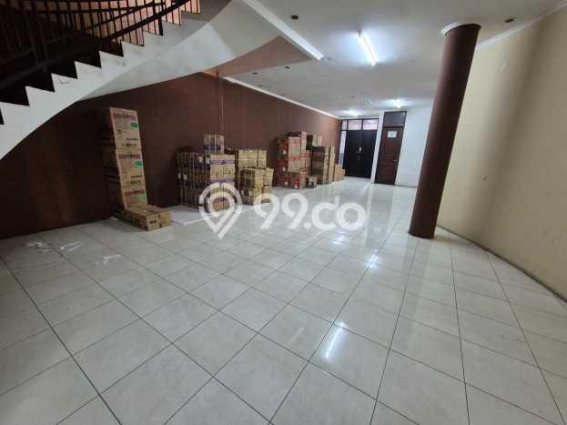 LOKASI BISNIS! Ruko For Rent di Bandung Kota, Luas 621m², Area Strategis LOKASI BISNIS! Ruko For Rent di Bandung Kota, Luas 621m², Area Strategis