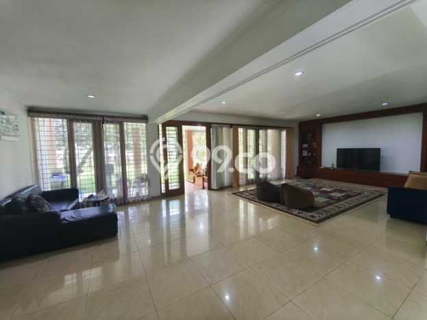 Rumah Elit LB 600m2 Siap Pakai Desain Elegan di Sariwangi, Bandung Rumah Elit LB 600m2 Siap Pakai Desain Elegan di Sariwangi, Bandung