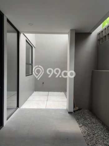 Rumah 4 KT 4 KM Luas Tanah 157m², Luas Bangunan 298m² di Setra Duta, Bandung Rumah 4 KT 4 KM Luas Tanah 157m², Luas Bangunan 298m² di Setra Duta, Bandung