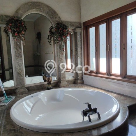 For Sale! Luxury House LT 561m2 Desain Modern di Setra Duta For Sale! Luxury House LT 561m2 Desain Modern di Setra Duta