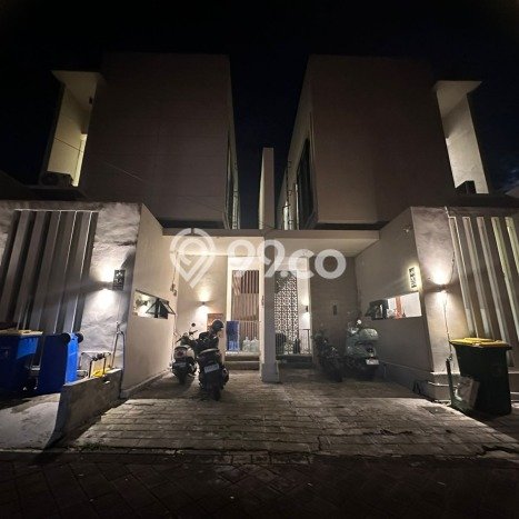 Rumah Mewah dengan 4 Kamar Tidur di Kawasan Elite Seminyak, Badung Rumah Mewah dengan 4 Kamar Tidur di Kawasan Elite Seminyak, Badung