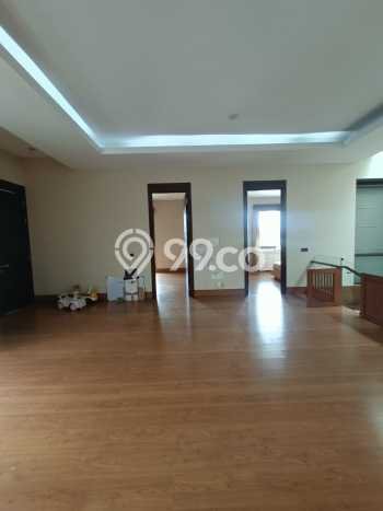 Disewakan! Rumah 5 Kamar Tidur &
4 Kamar Mandi di Singgasana, Bandung Disewakan! Rumah 5 Kamar Tidur &
4 Kamar Mandi di Singgasana, Bandung