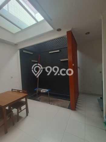 Disewakan! Rumah 5 Kamar Tidur &
4 Kamar Mandi di Singgasana, Bandung Disewakan! Rumah 5 Kamar Tidur &
4 Kamar Mandi di Singgasana, Bandung