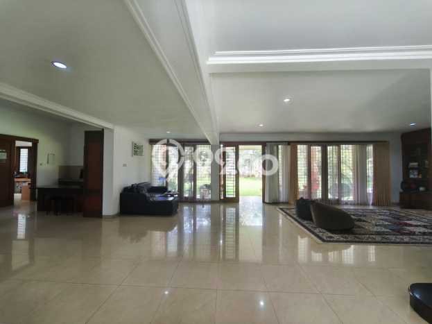 Rumah Elit LB 600m2 Siap Pakai Desain Elegan di Sariwangi, Bandung Rumah Elit LB 600m2 Siap Pakai Desain Elegan di Sariwangi, Bandung